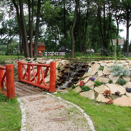 Hotel Luka Radom Bagian luar foto