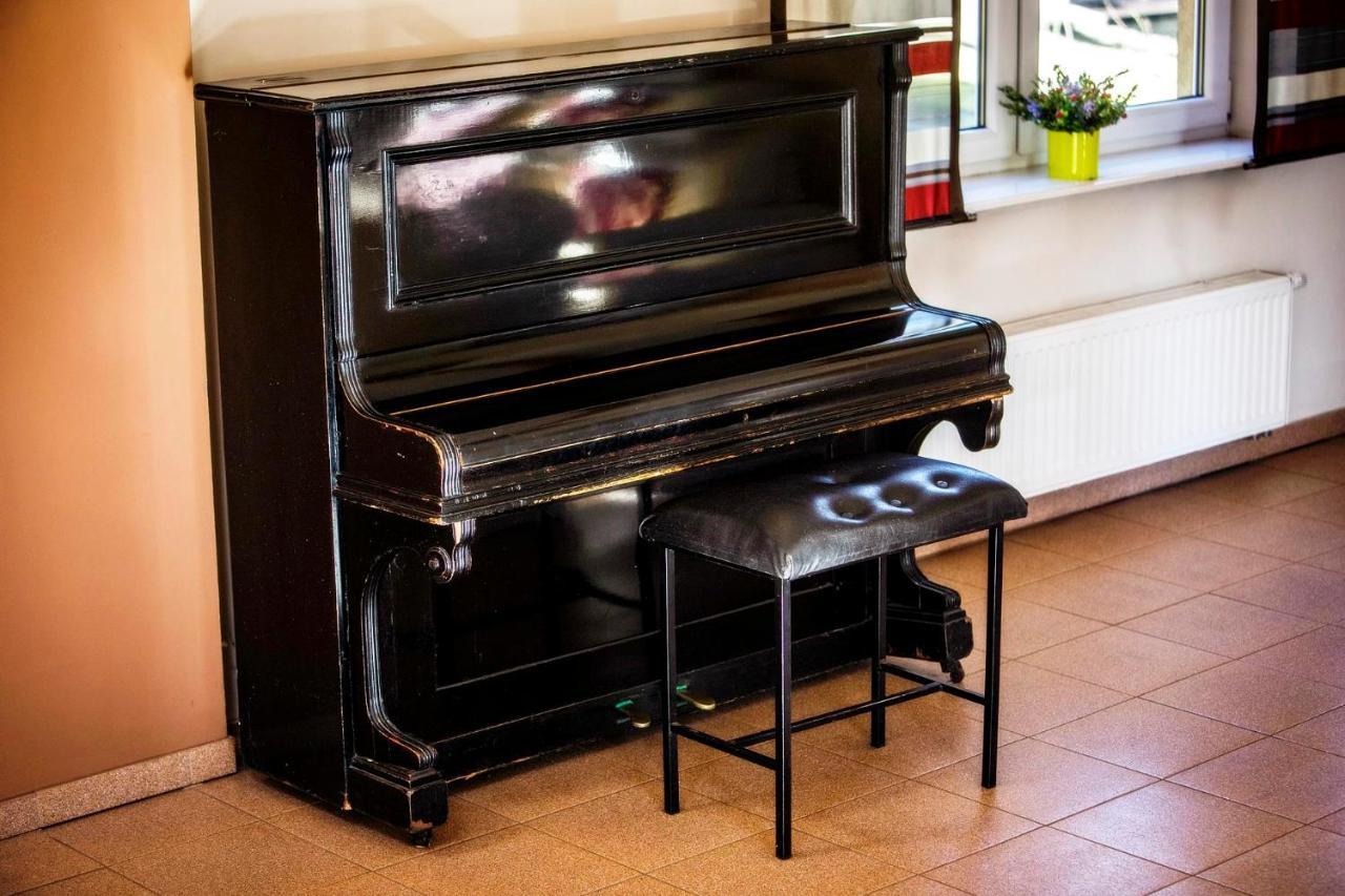 Hotel Luka Radom Bagian luar foto