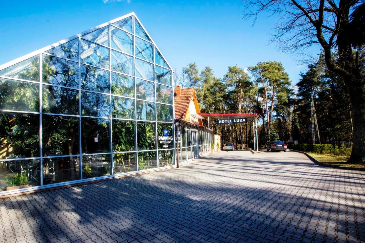 Hotel Luka Radom Bagian luar foto
