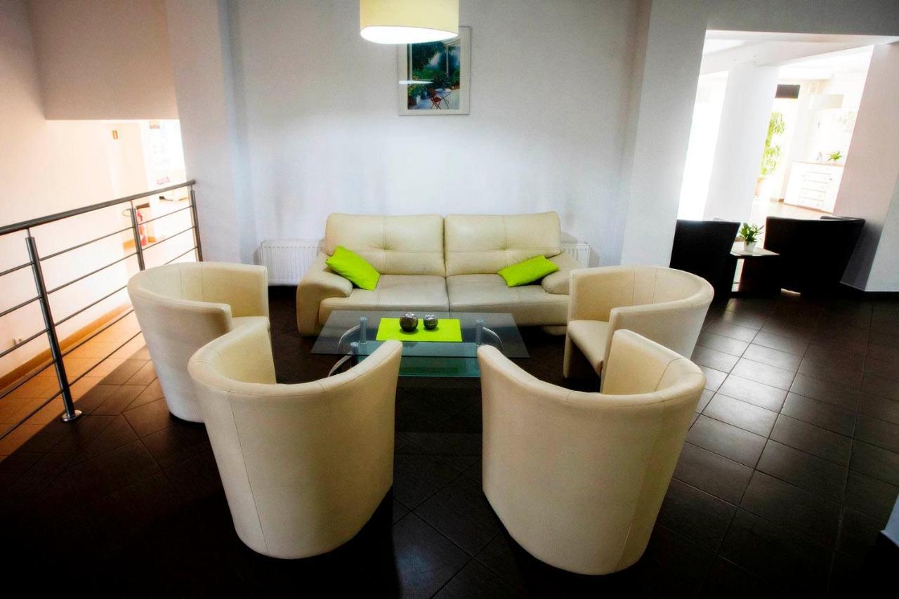 Hotel Luka Radom Bagian luar foto