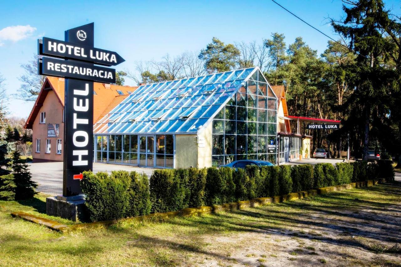 Hotel Luka Radom Bagian luar foto