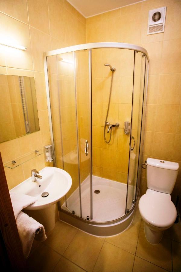 Hotel Luka Radom Bagian luar foto