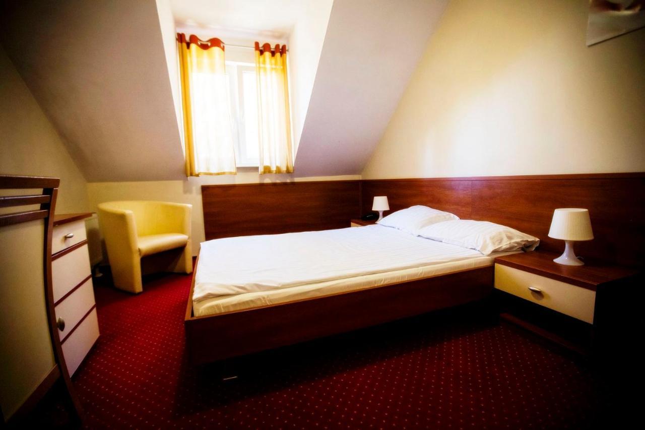 Hotel Luka Radom Bagian luar foto