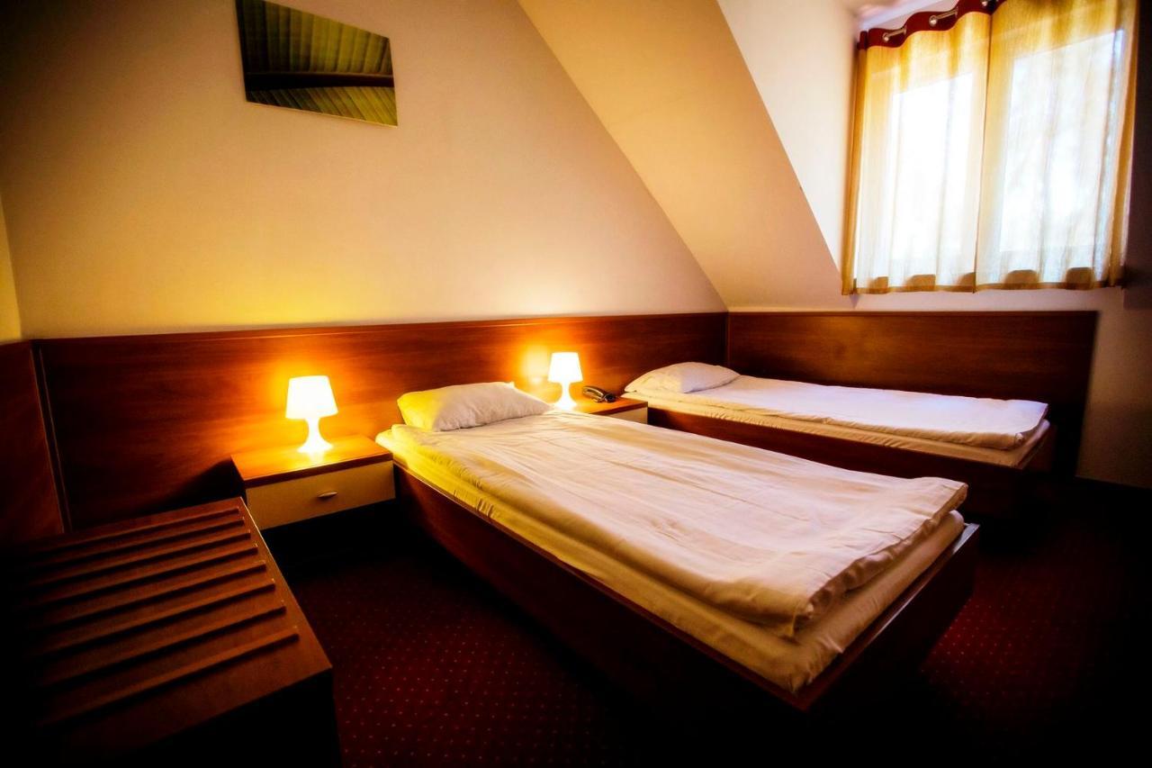 Hotel Luka Radom Bagian luar foto