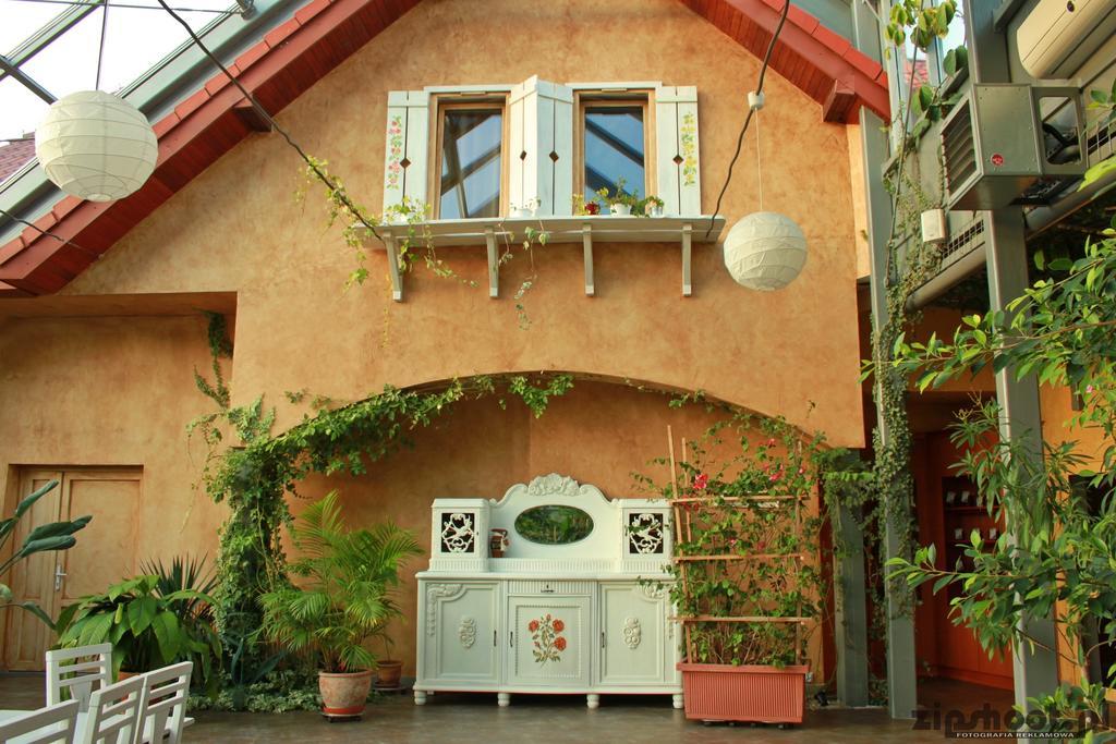 Hotel Luka Radom Bagian luar foto