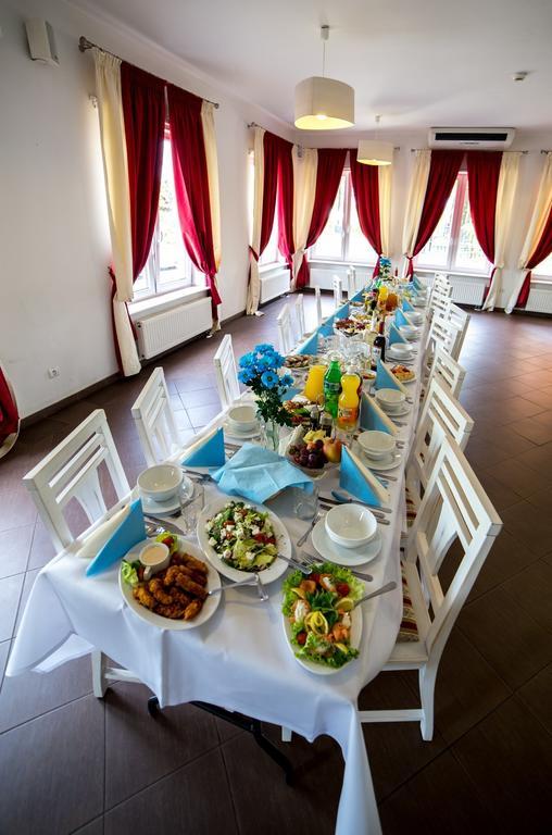 Hotel Luka Radom Bagian luar foto