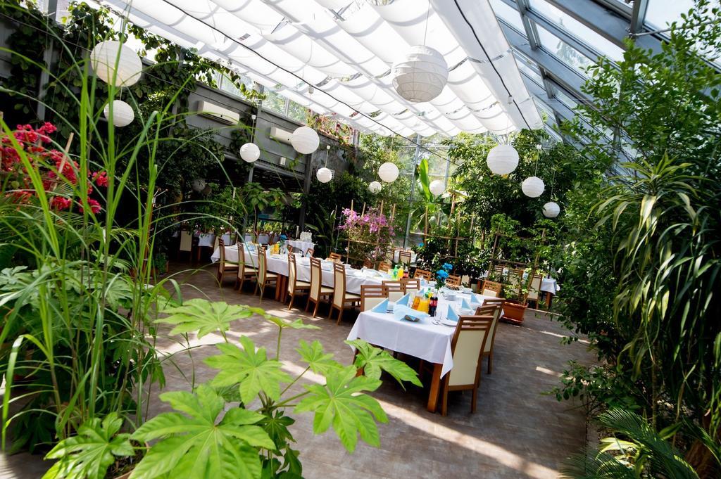 Hotel Luka Radom Bagian luar foto